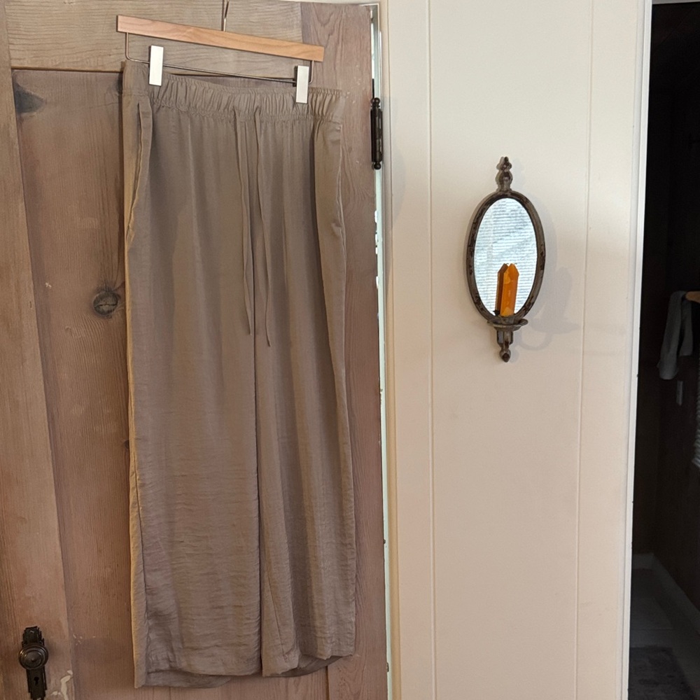 H&M Men's Wide-Leg Joggers in Taupe